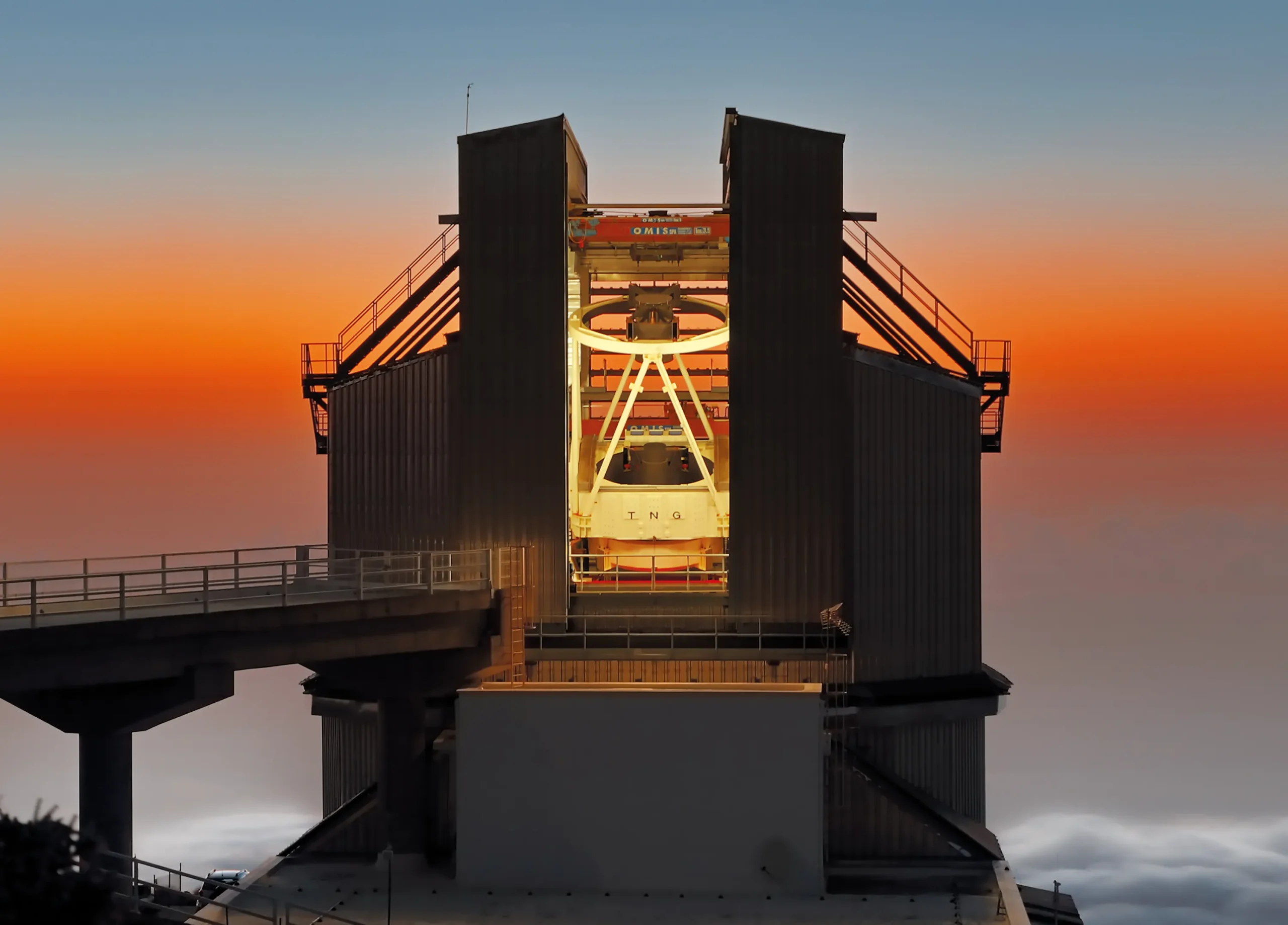 gallery - The biggest telescope in Italy with overhead crane Omis