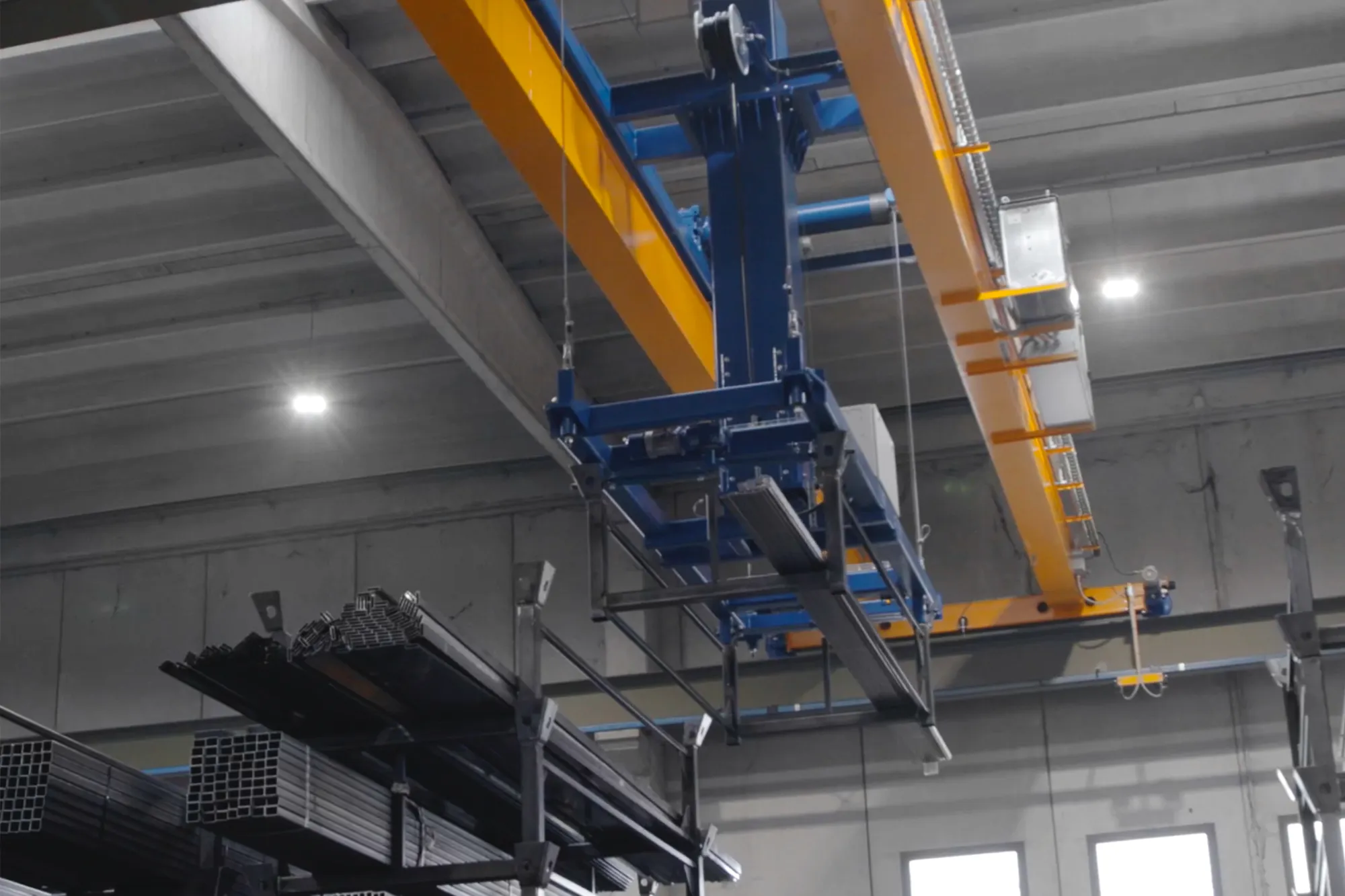 automatic-cranes-2-2000kg-steel-handling-omis automatic-cranes-2-2000kg-steel-handling-omis