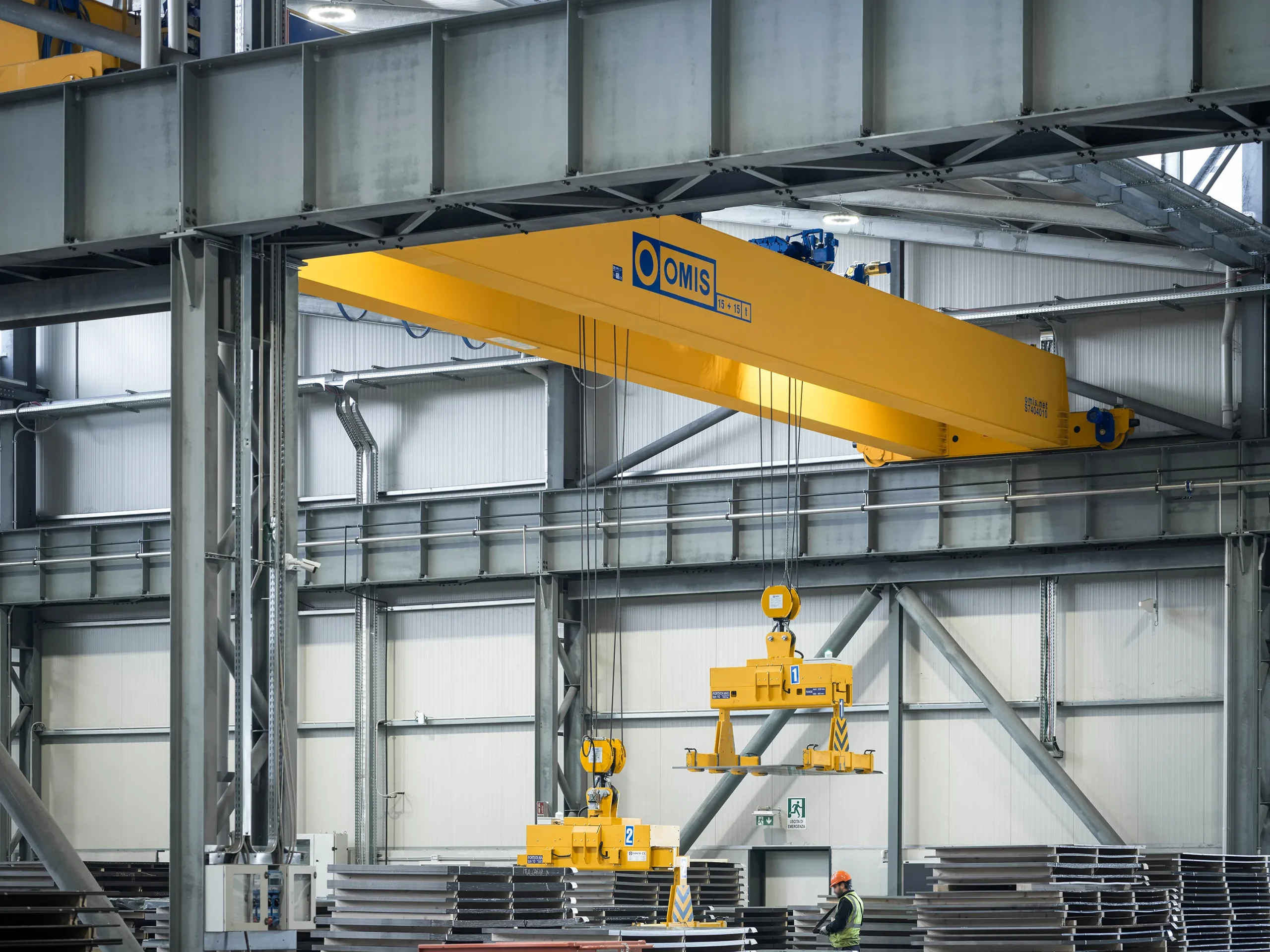 gallery - Double-girder overhead crane 15t double lifting steel industry operator lifting handling sheet metal packs sidastico Omis