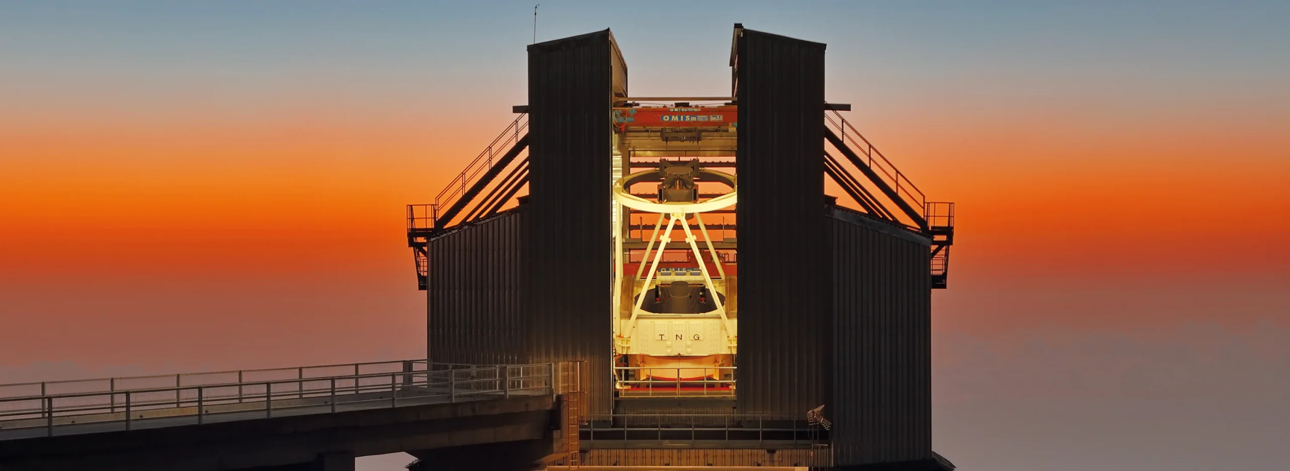 gallery - Banner installation canary island double-girder overhead crane astronomic observatory copy Omis 