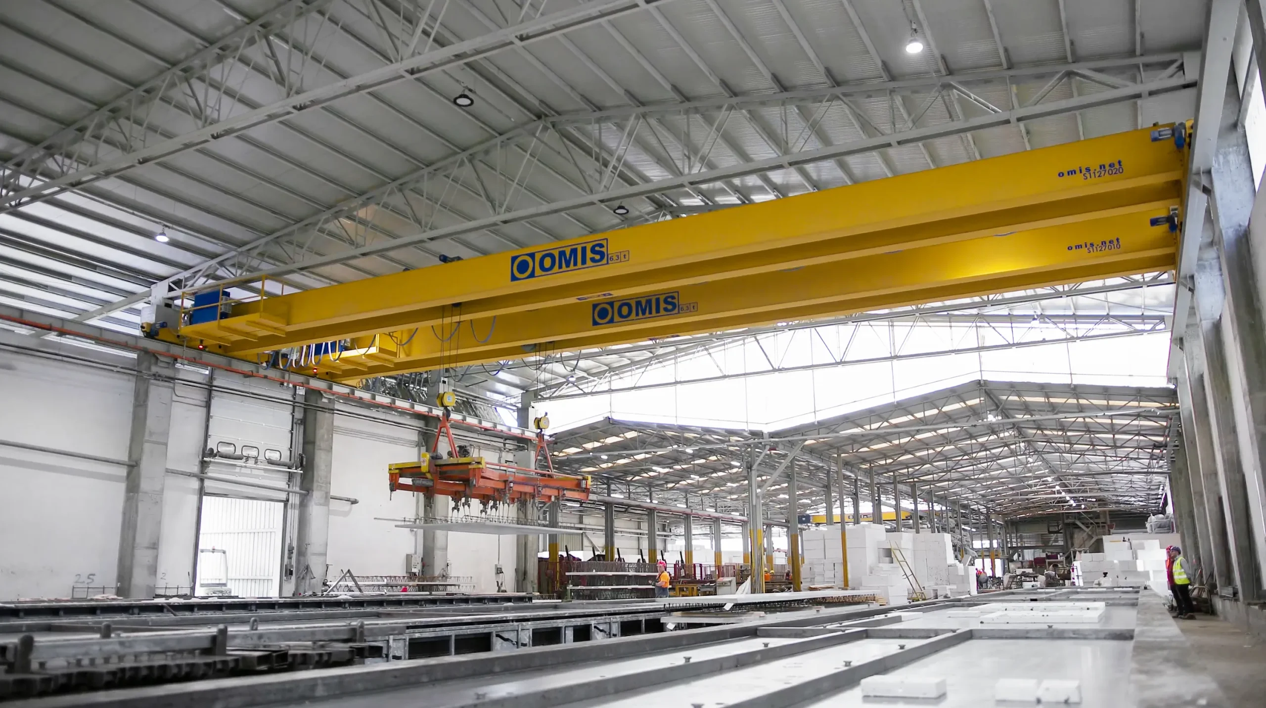 gallery - Double-girder overhead crane 6 3t esse solai production view handling metal sheets Omis 