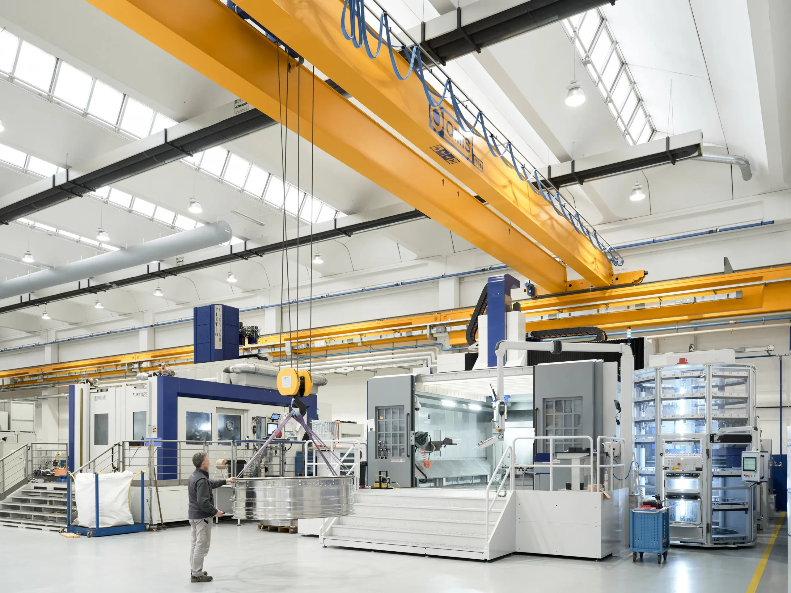 gallery - Double-girder overhead crane fly cnc mechanical workshop aerospace industry Omis 