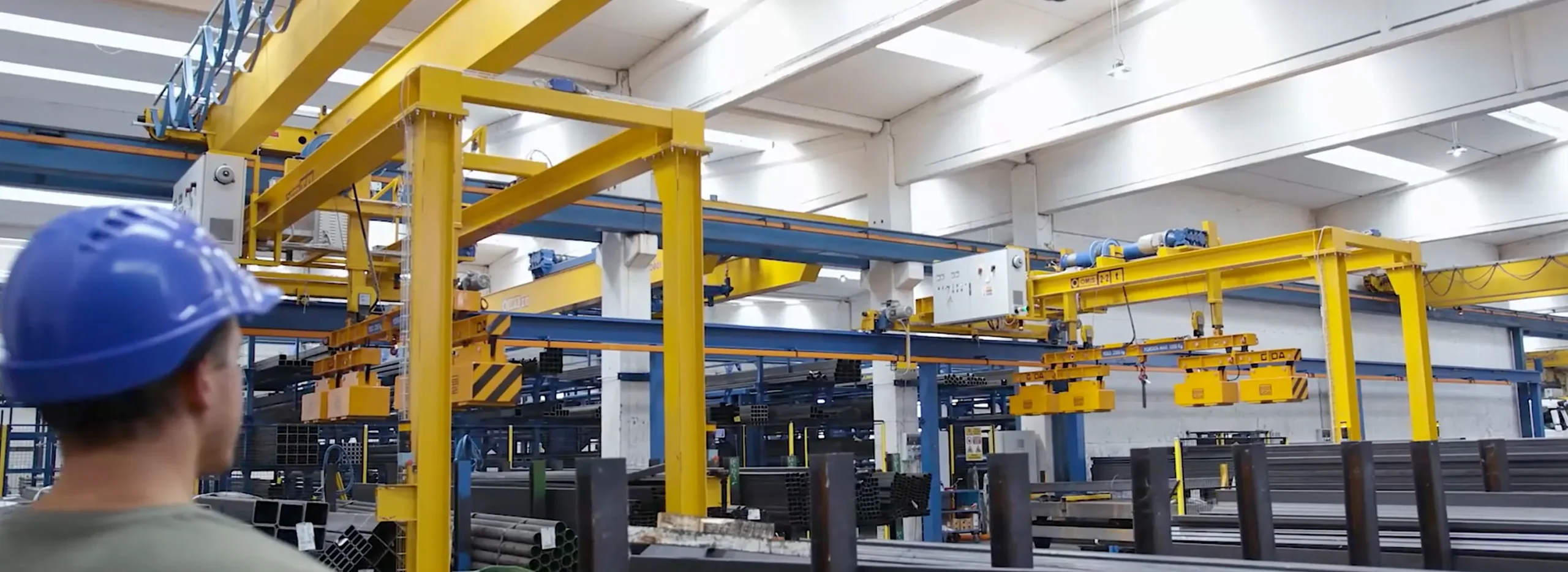 gallery - Final banner automatic semi-gantry crane for handling pipes csb Omis 