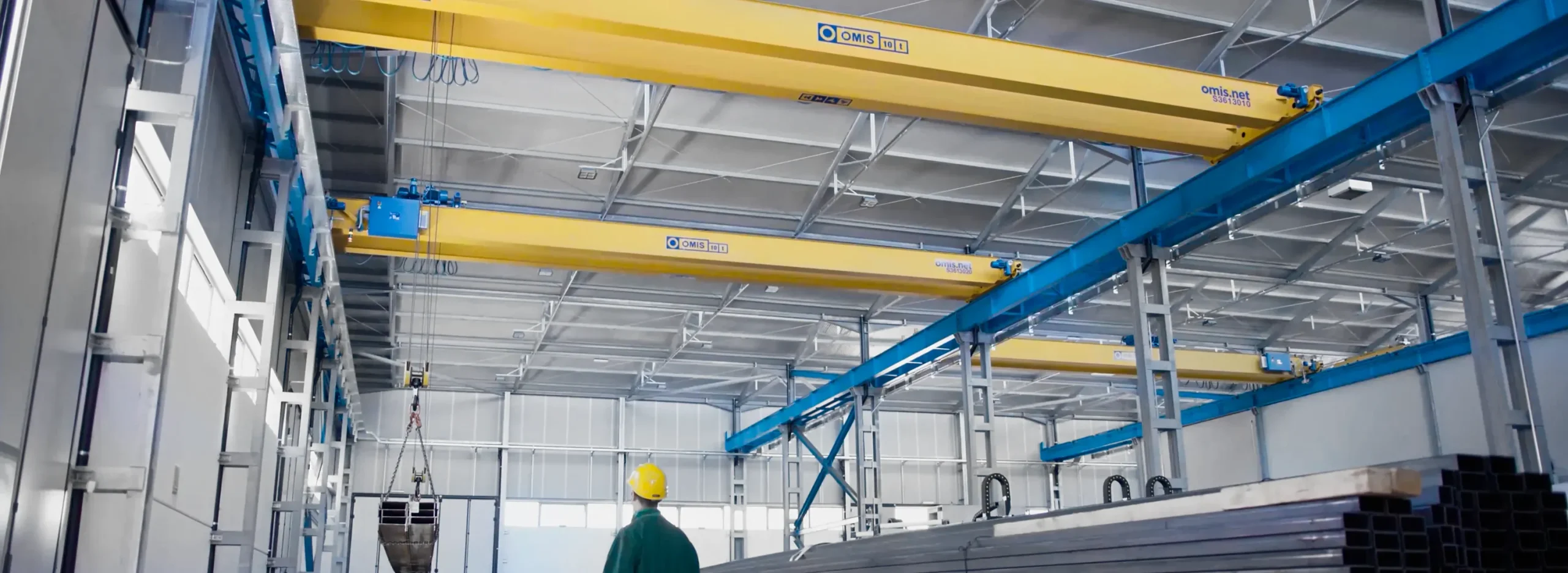 gallery - Final banner double-girder overhead crane 10t alessi handling long loads Omis 