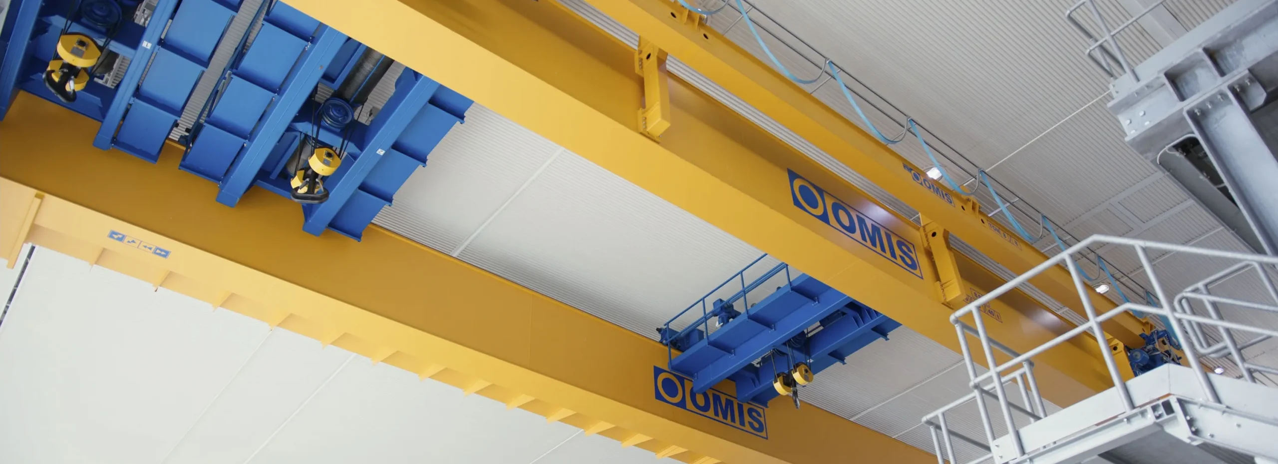 gallery - Final banner double-girder overhead crane 80t progest view open barrel hoists Omis 