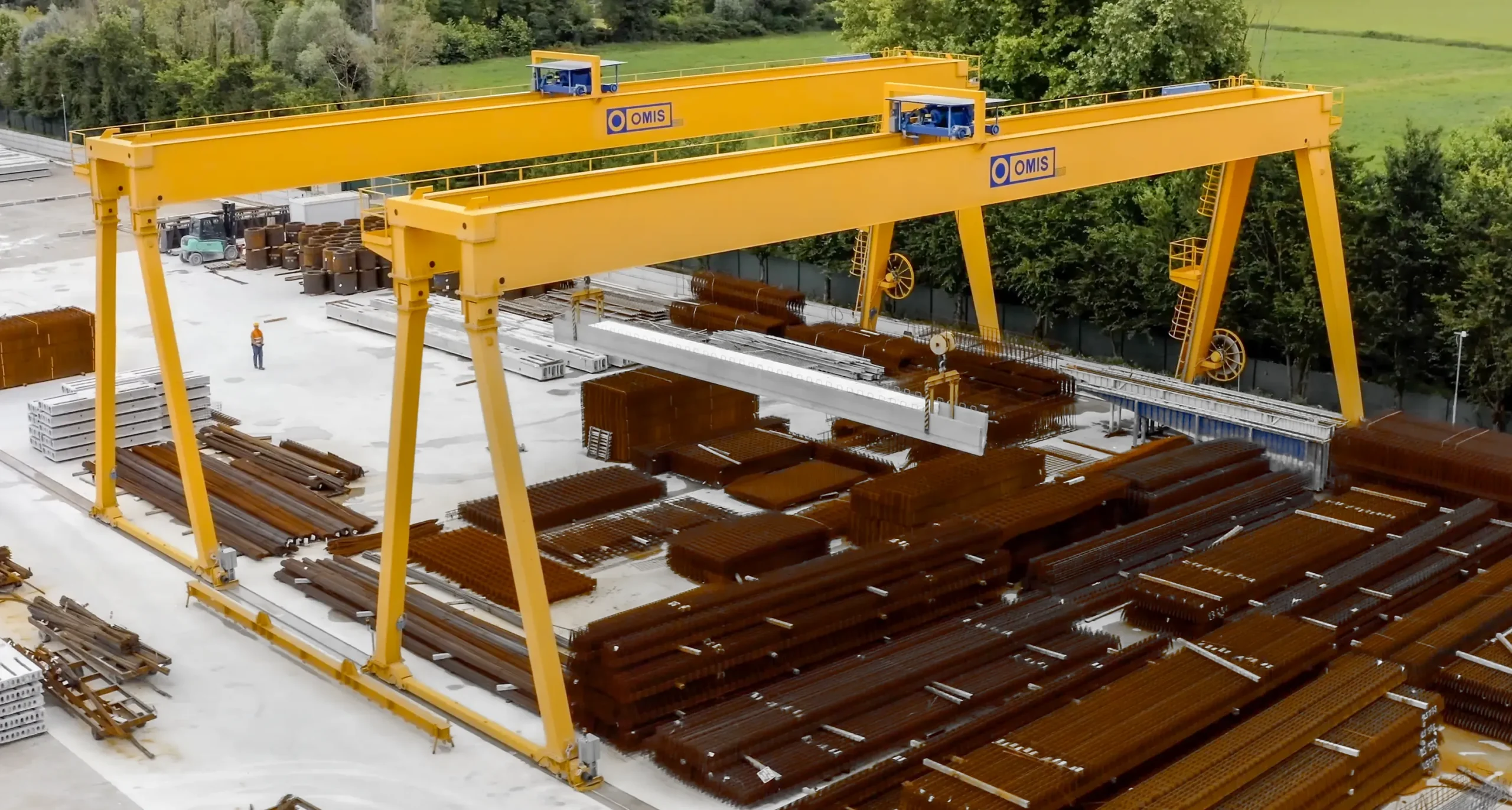 gallery - Gantry crane esse solai 20t aerial view prefabrications Omis 