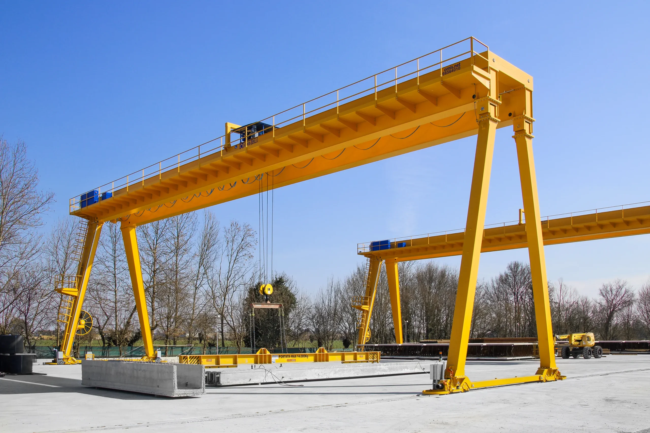 gallery - Gantry crane esse solai 20t walkway view prefabrications Omis 