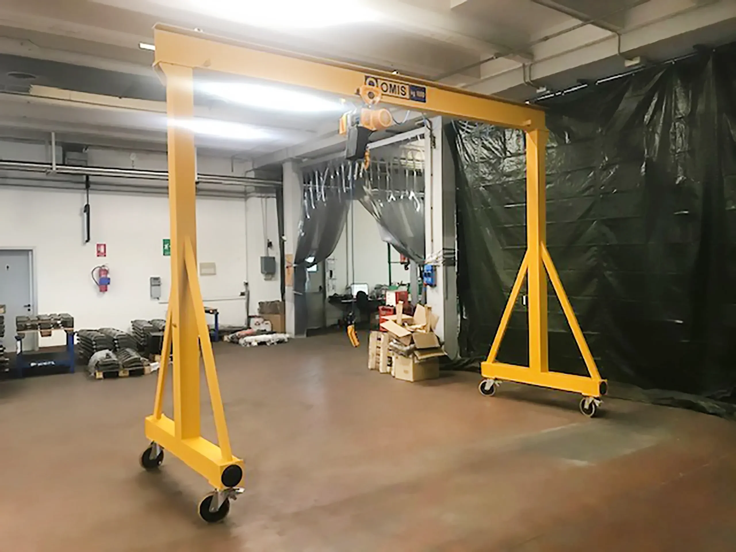 gallery - Portable gantry cane cav 1000kg mechanical workshop Omis 