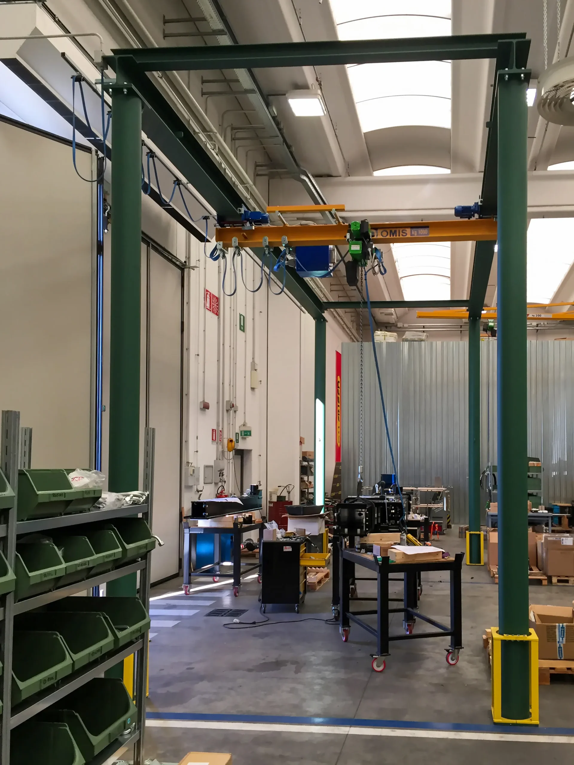 gallery - Powered suspended system gse 1000kg assembly line Omis 