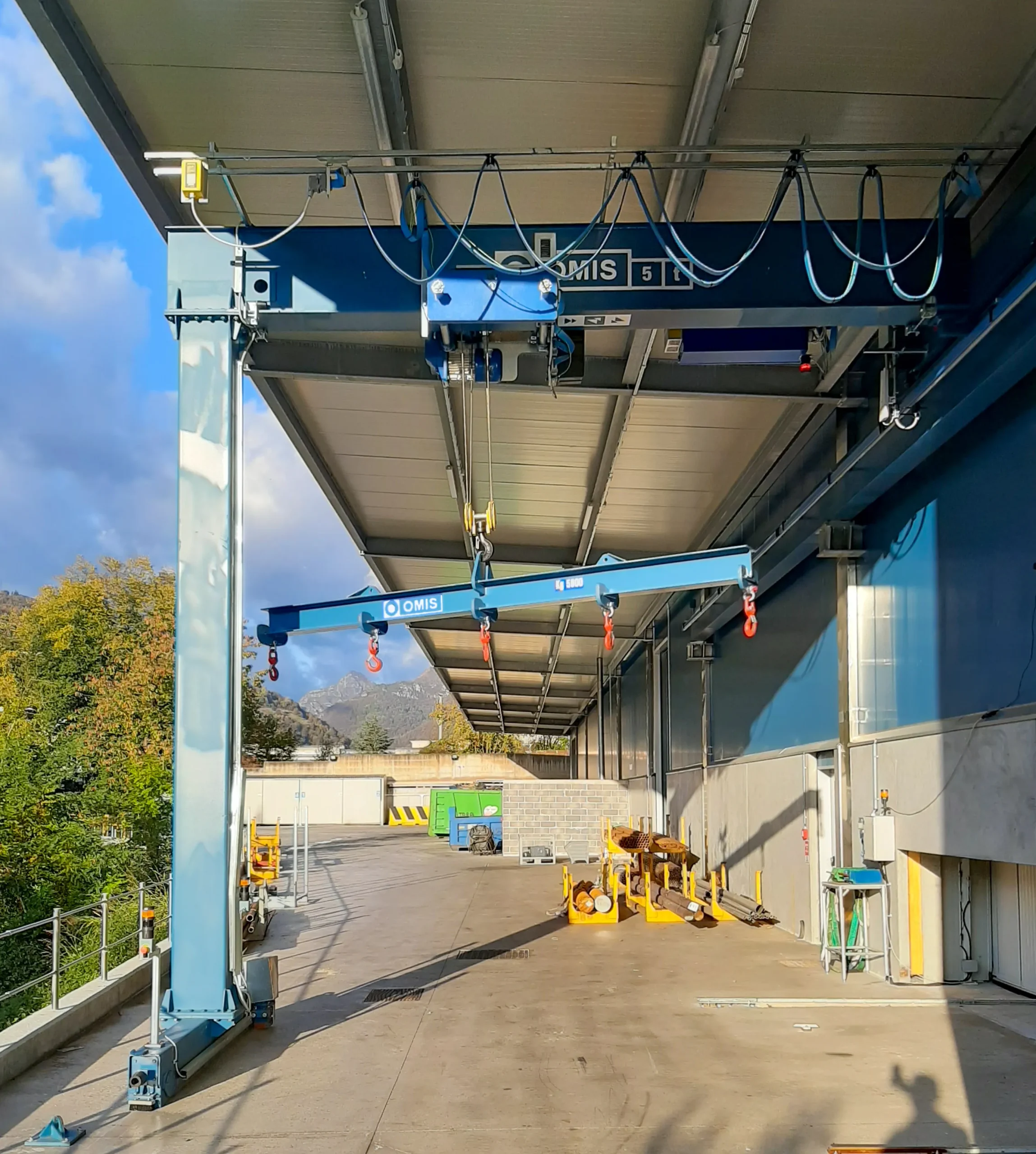 gallery - Semi-gantry crane 5t external blue Omis 