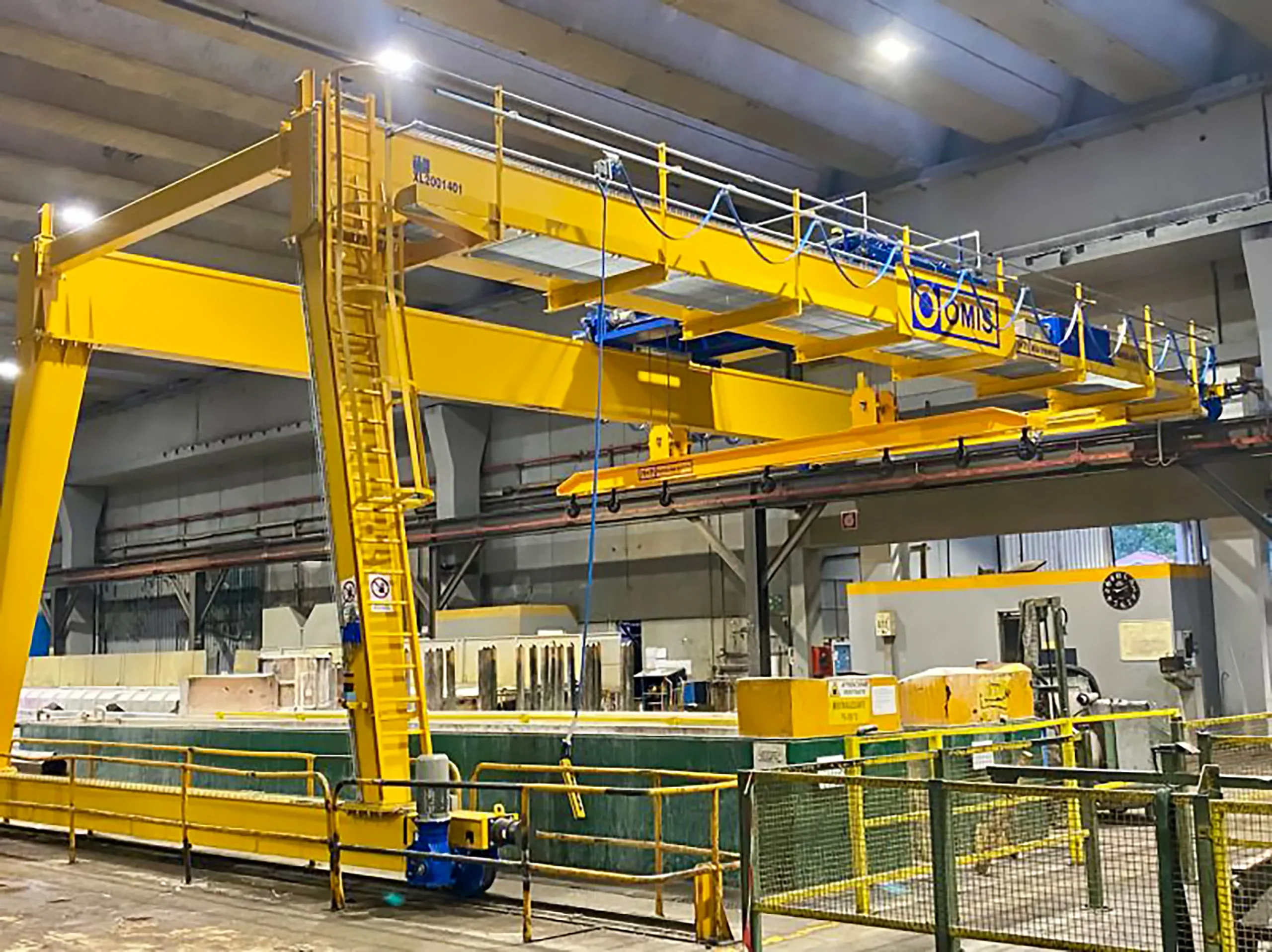 gallery - Semi-gantry crane 7t steel storage unit Omis 