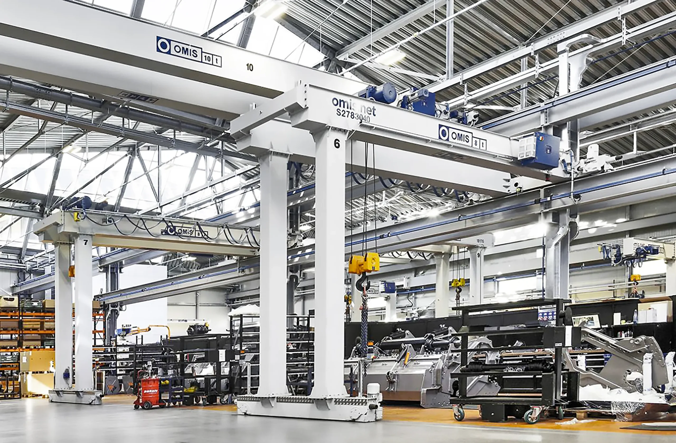 gallery - Semi-gantry crane 8t double-girder overhead crane 10t handling semi-finished products work islands Omis 