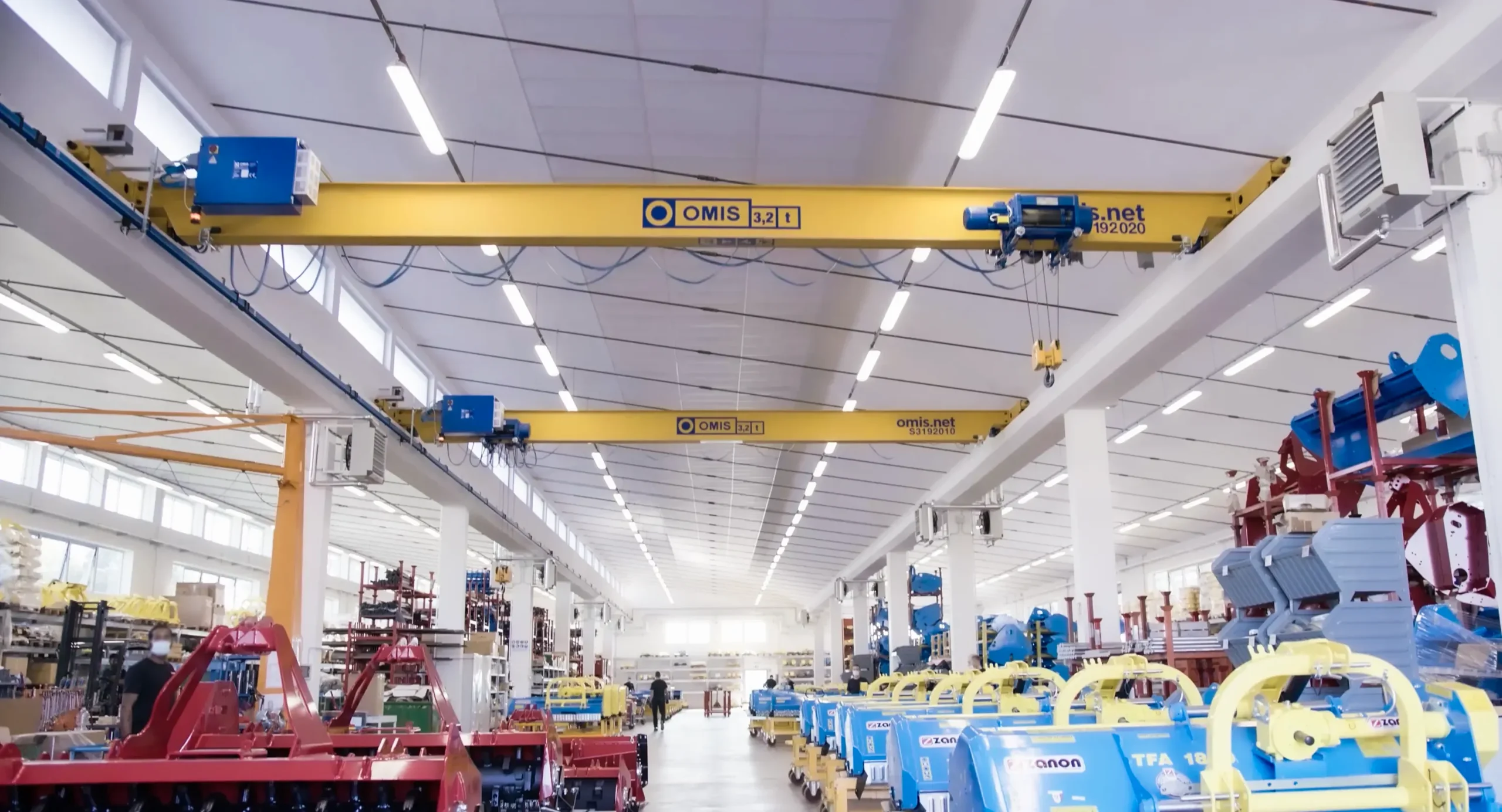 gallery - Single-girder overhead crane 3 2t zanon front view Omis 