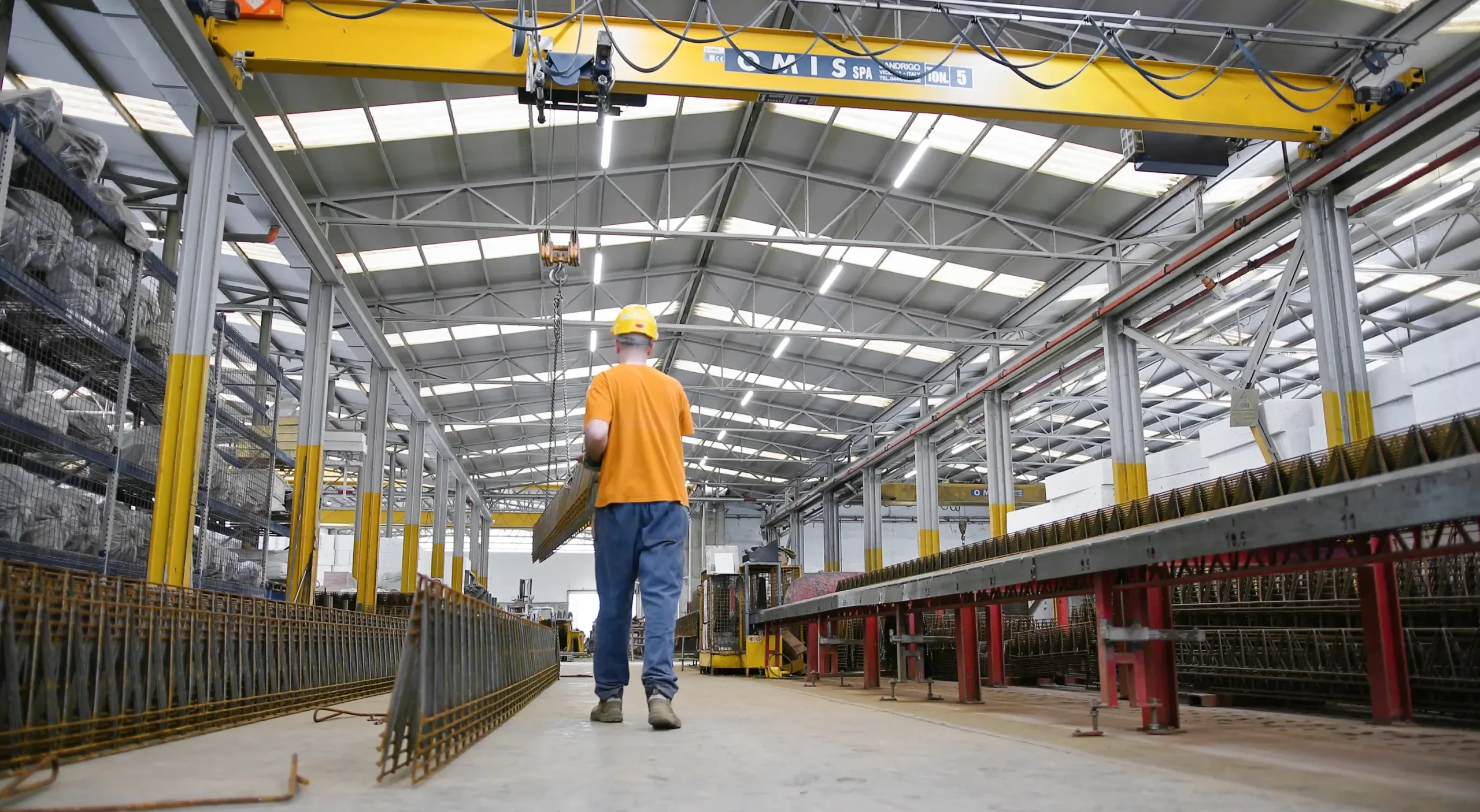 gallery - Single-girder overhead crane 5t esse solai production view handling steel Omis 