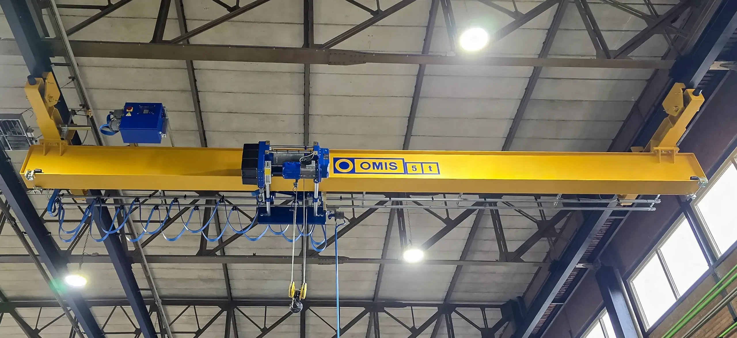 gallery - Suspended electric crane 5t optima kranen production total view Omis 