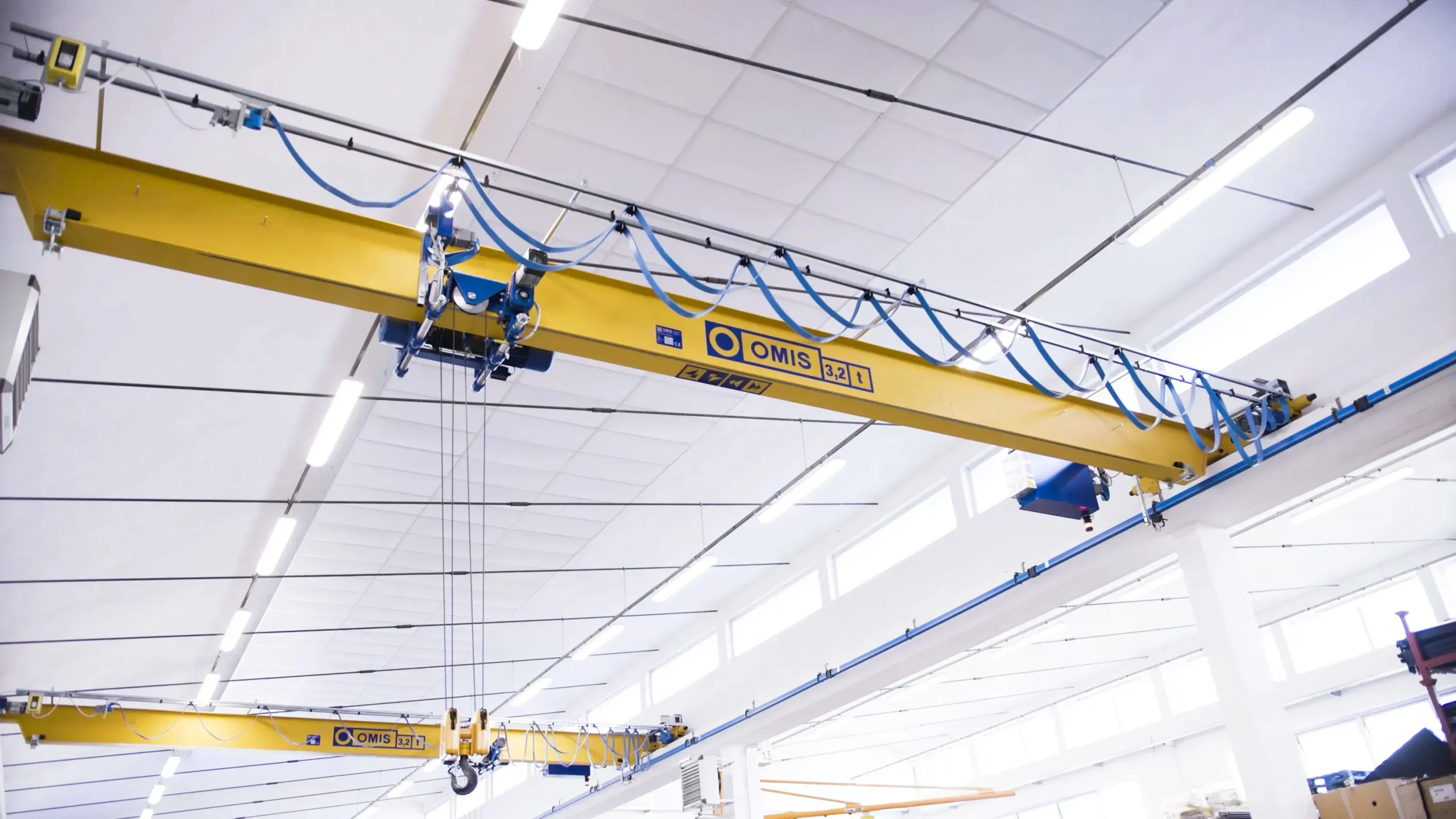 gallery - Two single-girder overhead cranes rope hoist 3 2t zanon Omis 