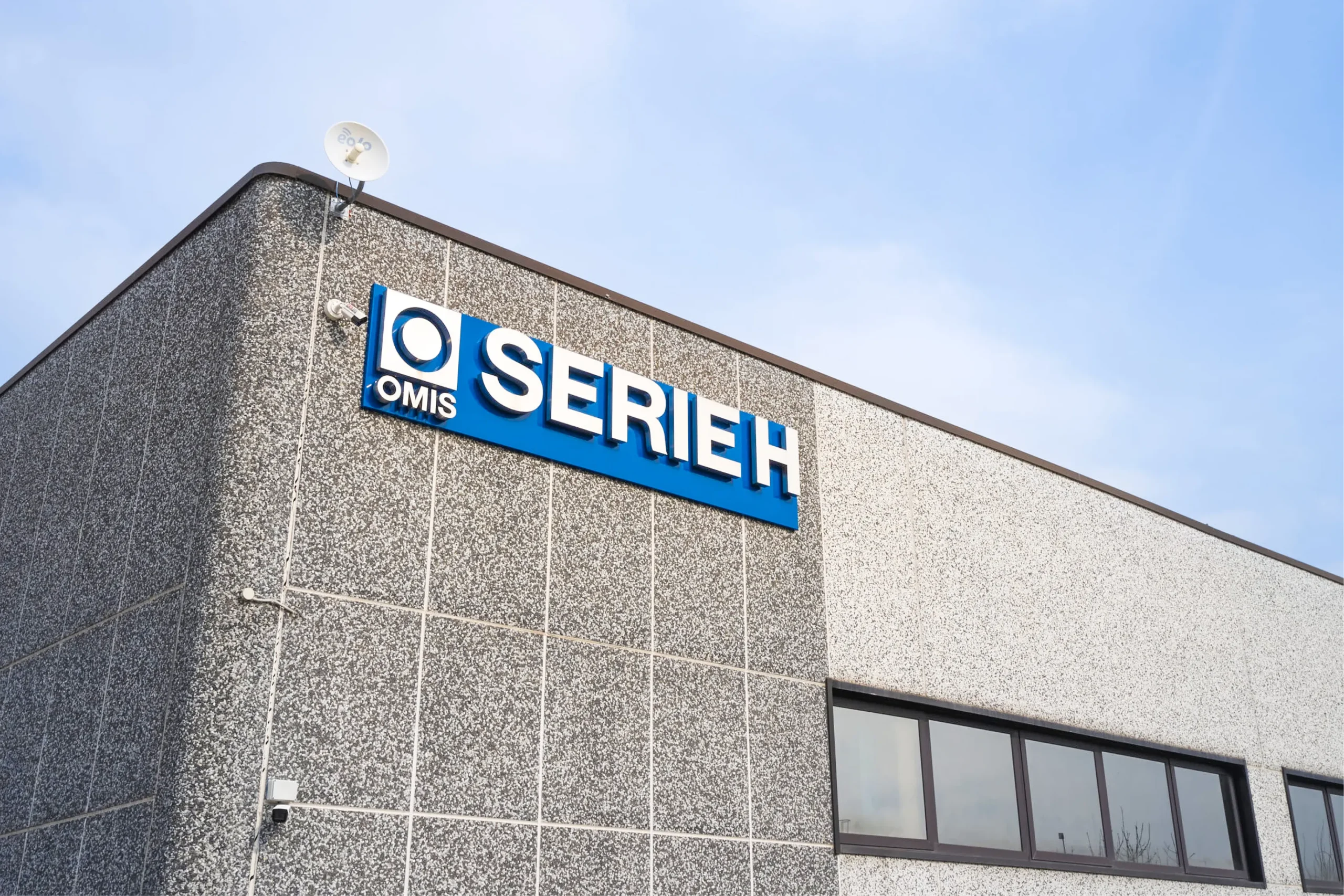 site-hoist-H-series-production-1-omis