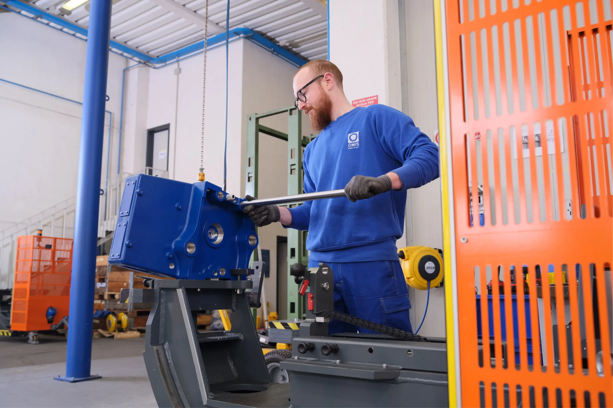 site-hoist-H-series-production-2-omis