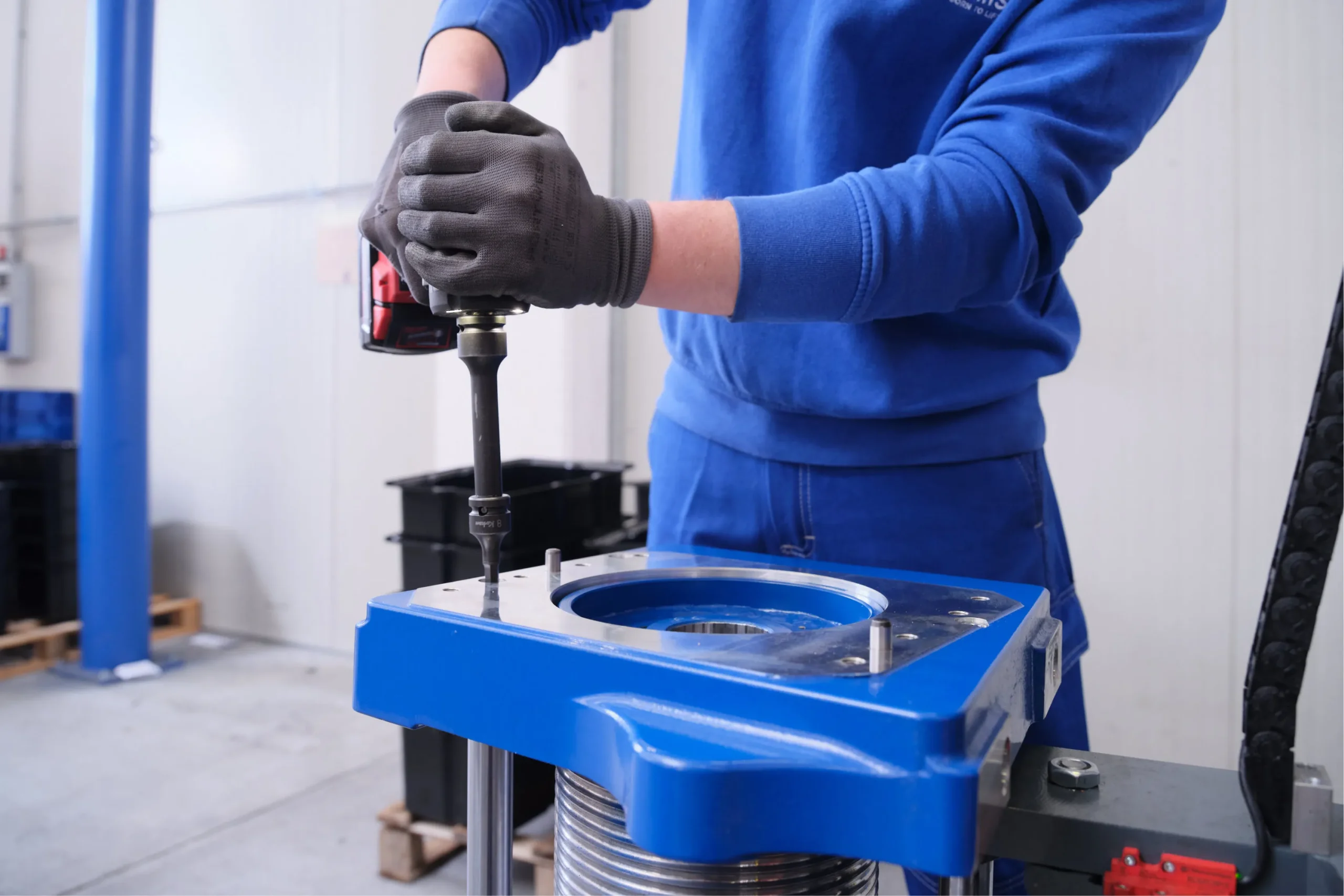 site-hoist-H-series-production-3-omis