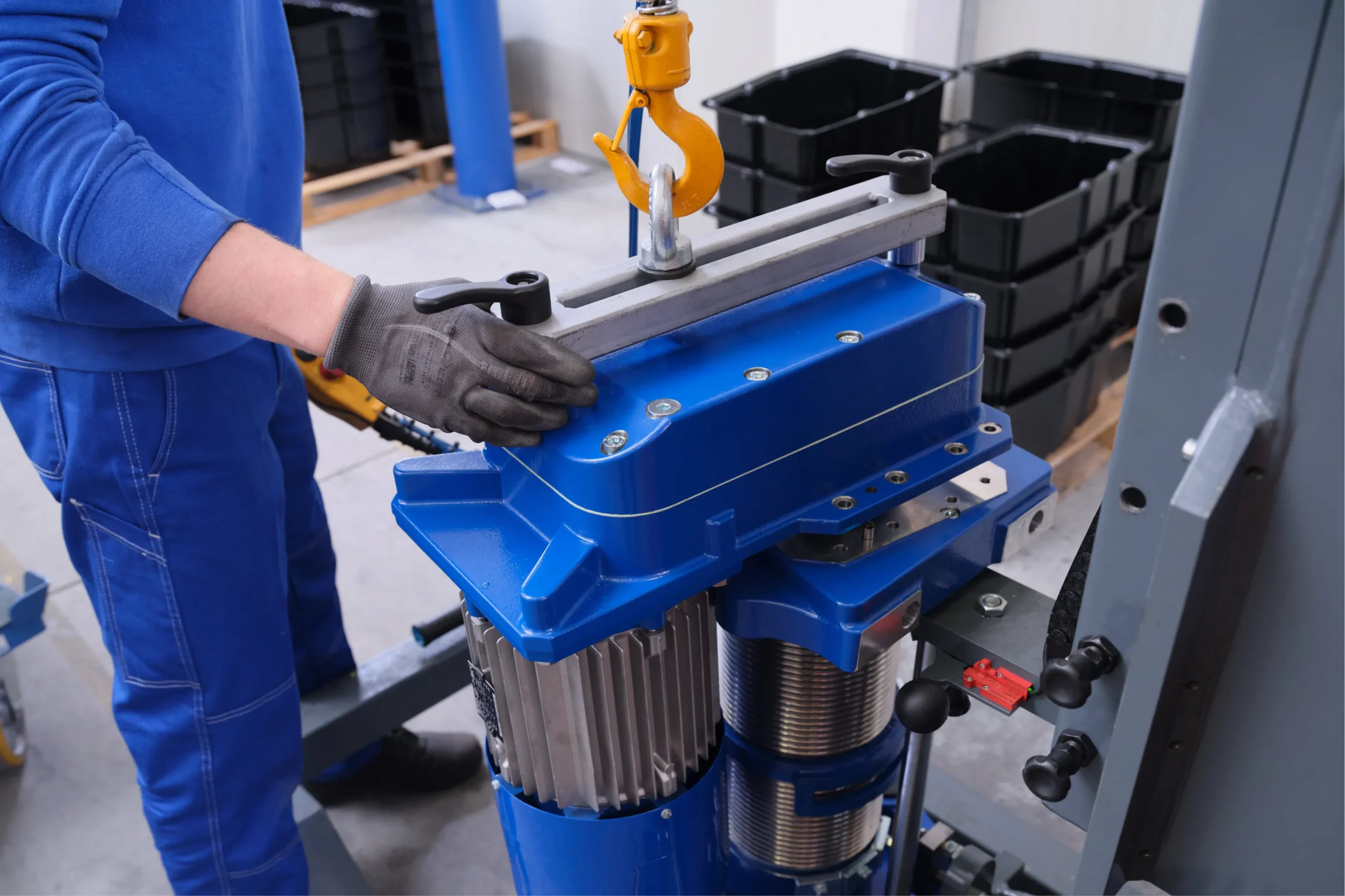 site-hoist-H-series-production-4-omis
