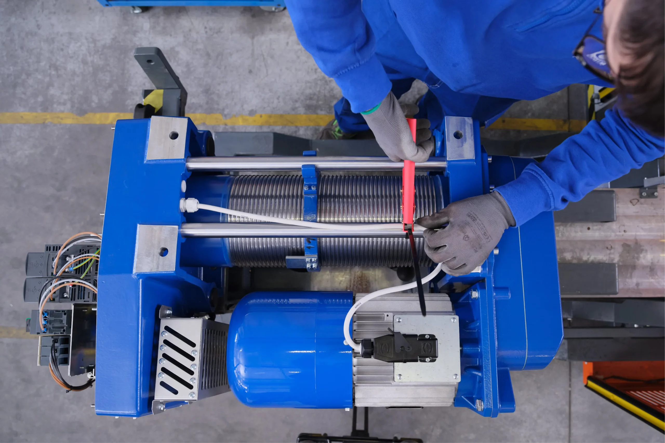 site-hoist-H-series-production-6-omis