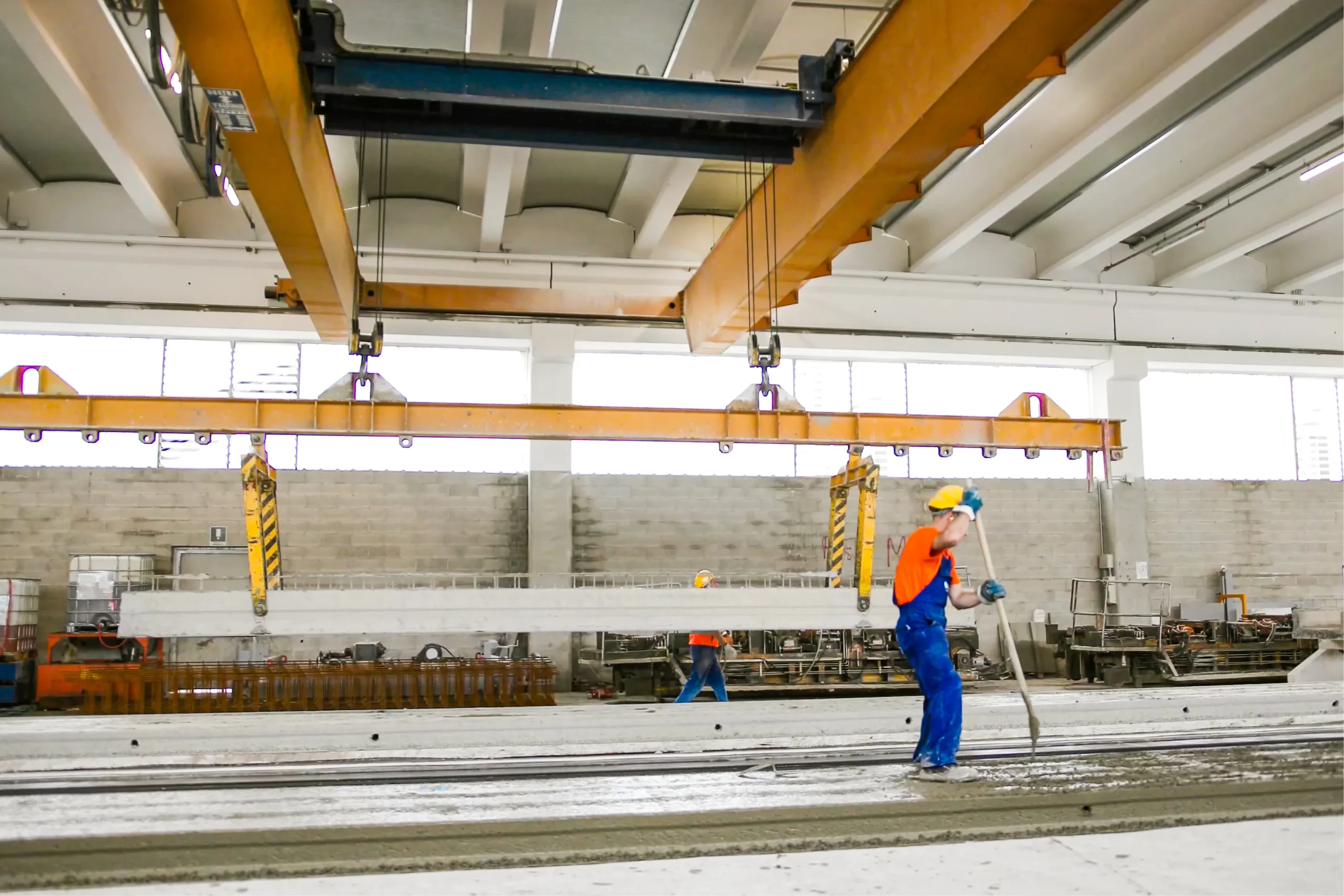 site-overhead-cranes-for-the-precast-sector-7-omis