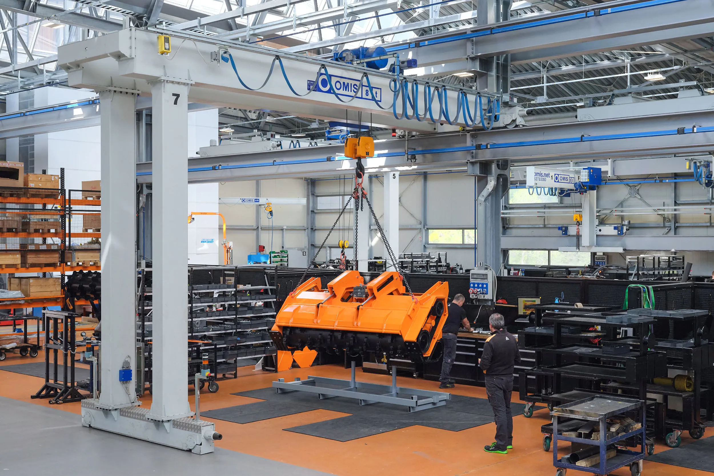 semi-gantry-cranes-1-8000kg-omis