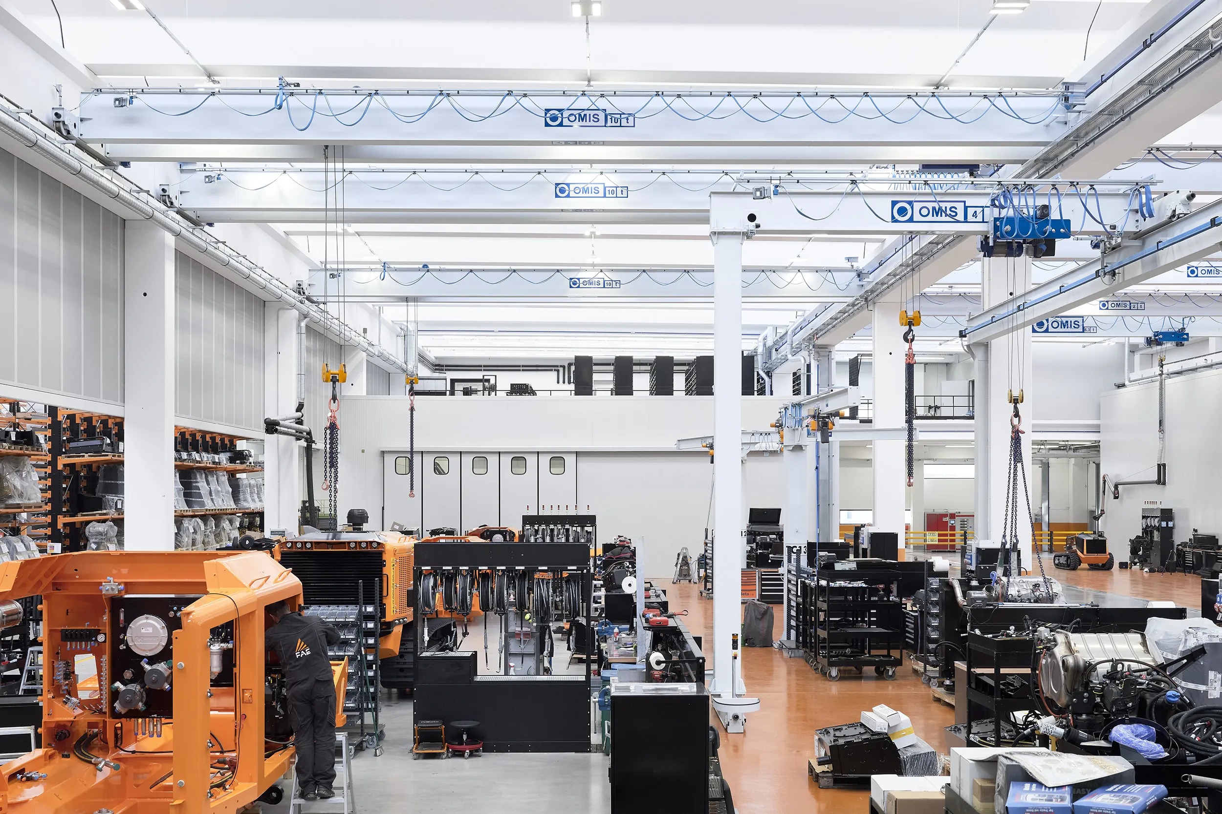 semi-gantry-cranes-2-4000kg-omis