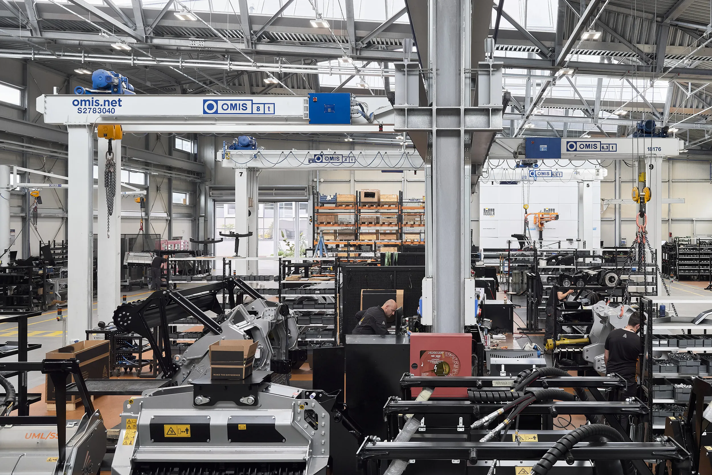 semi-gantry-cranes-3-8000kg-omis