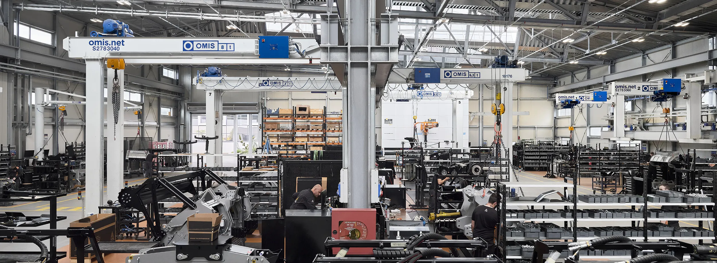 semigantry-cranes-omis semigantry-cranes-omis