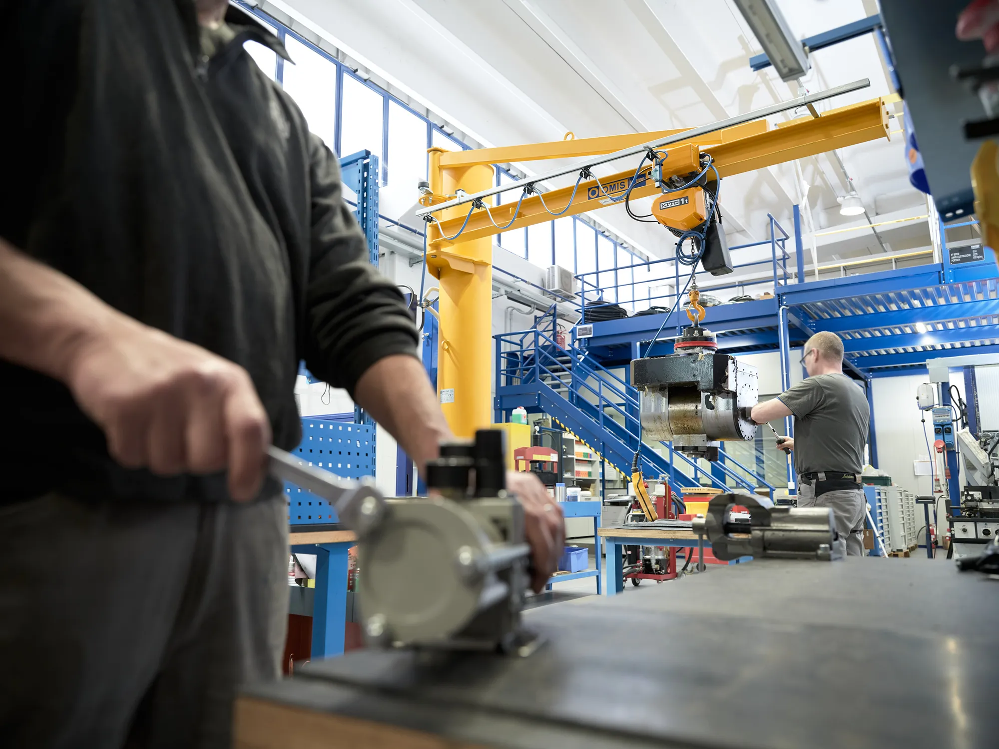 jib-crane-1000kg-maintenance-department-lifting-reference-fly-omis