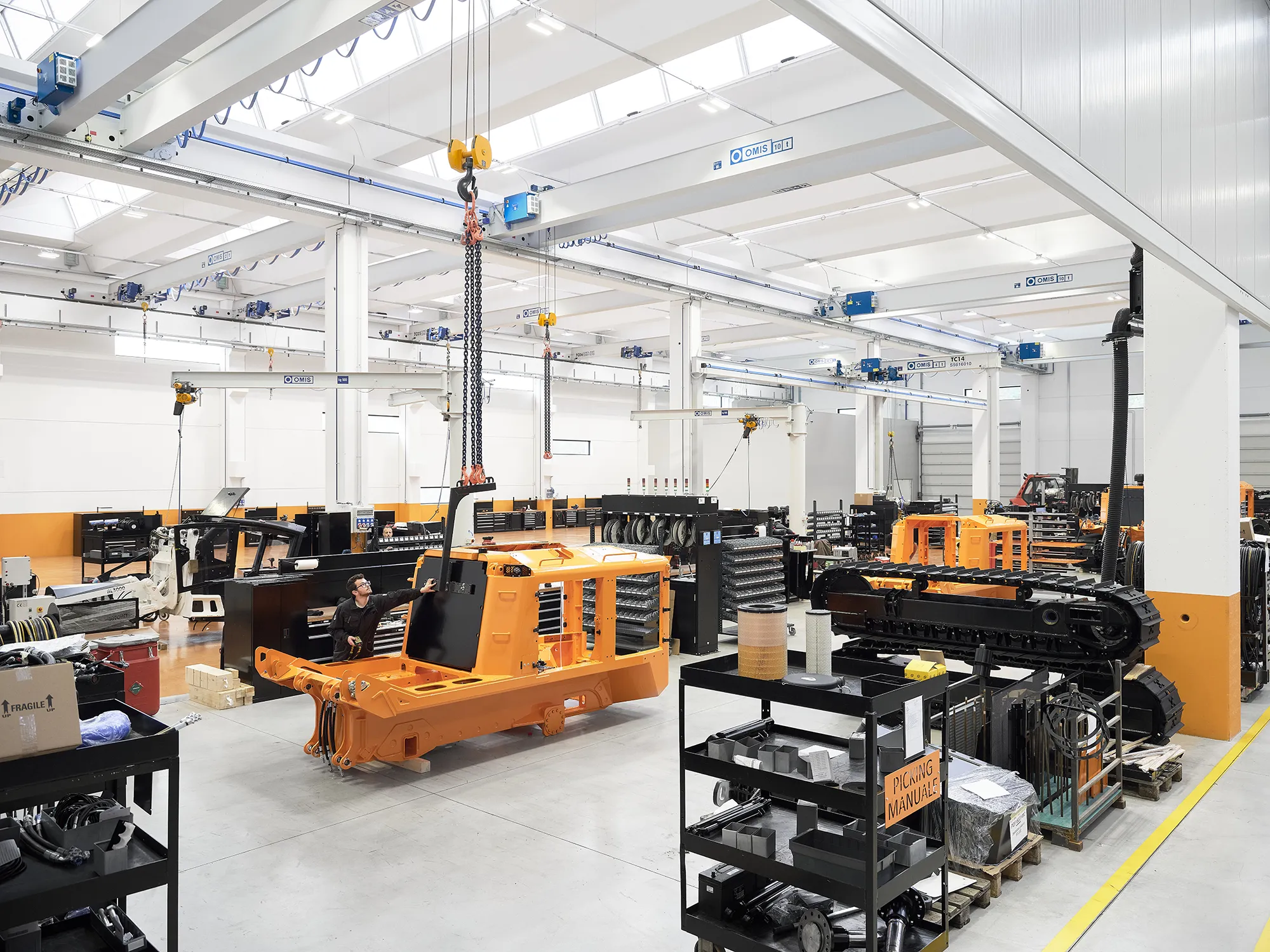 overhead-crane-double-girder-crane-20t-winch-lifting-steel-component-reference-FAE-omis