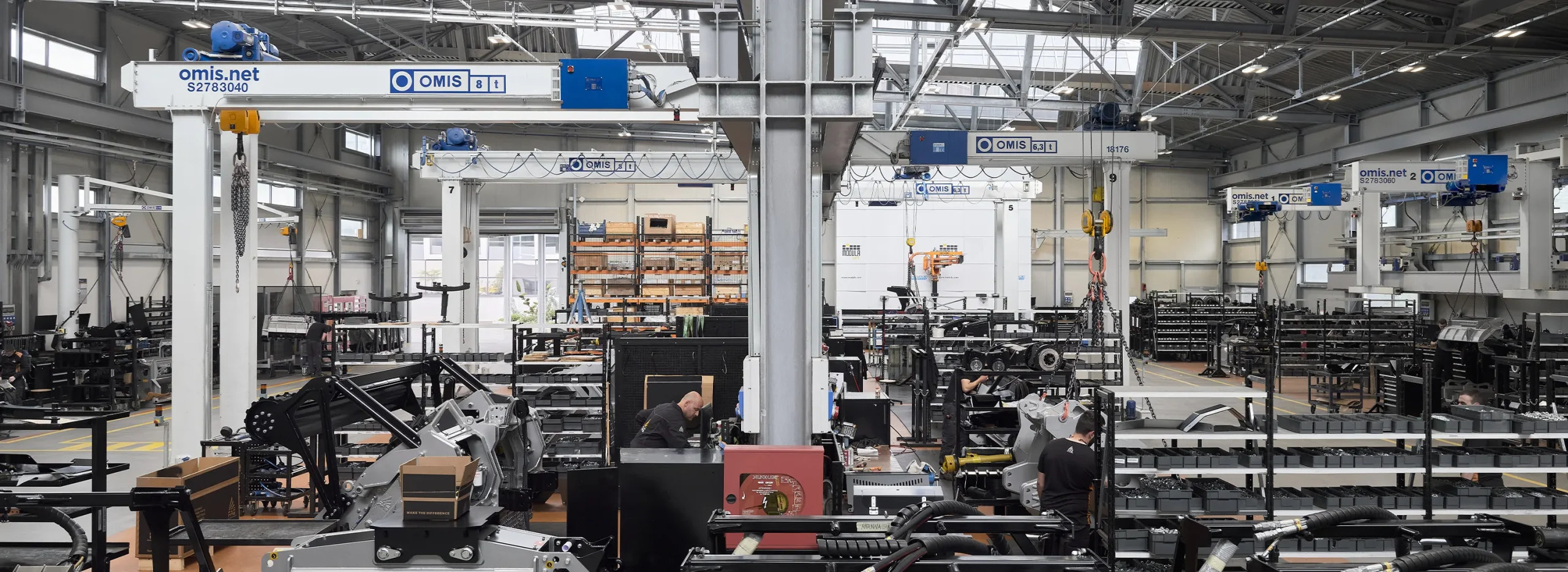 overhead-crane-double-girder-crane-gantry-crane-10t-hoist-winch-banner-reference-FAE-omis