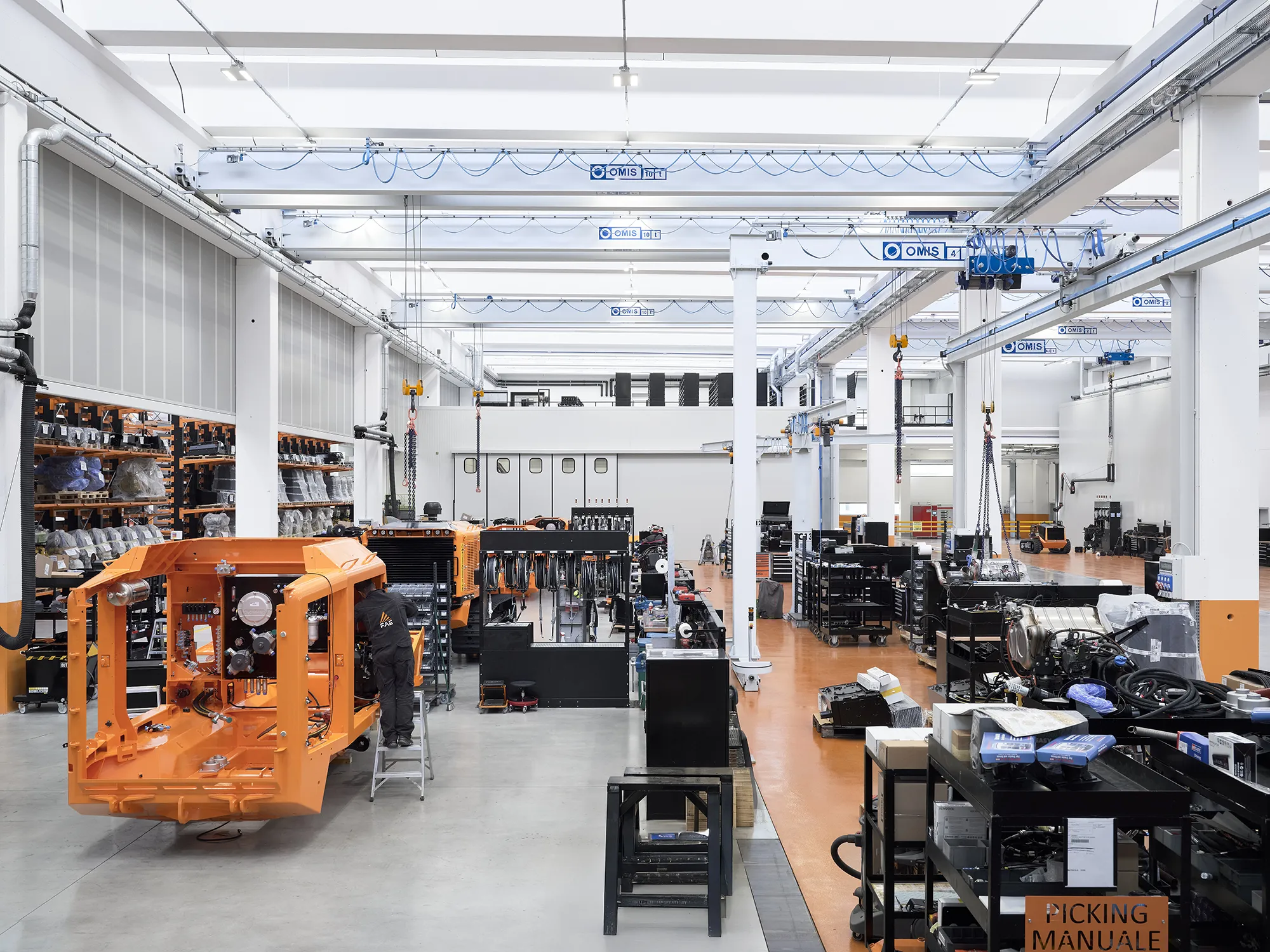 overhead-cranes-double-girder-crane-10t-winch-production-view-reference-FAE-omis