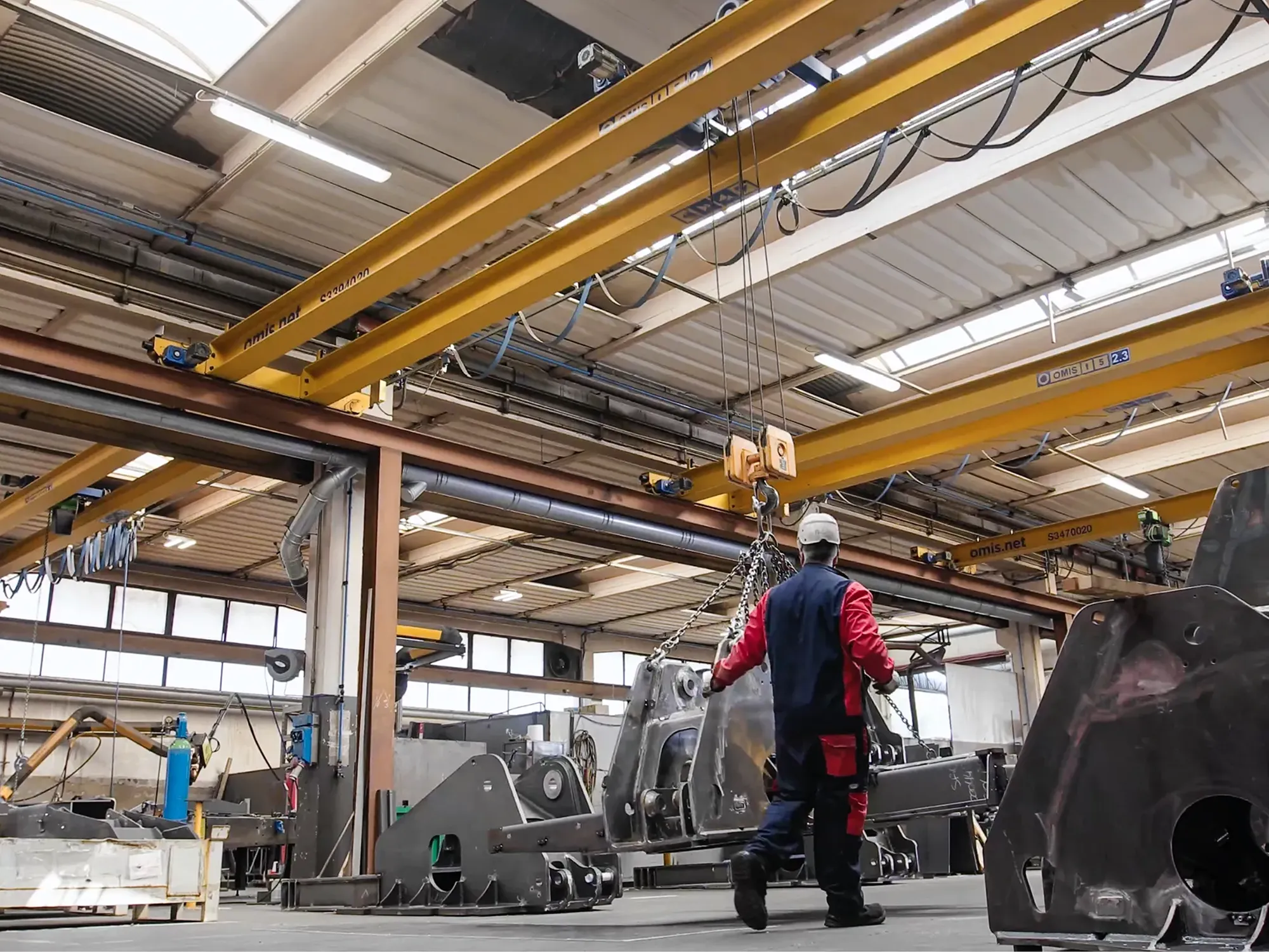 overhead-cranes-GAE-image-profile-omis