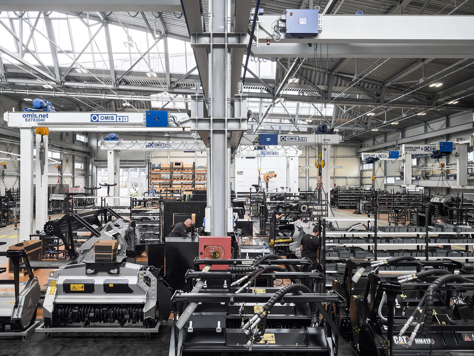 overhead-cranes-gantry-cranes-wall-mounted-cranes-production-view-reference-FAE-omis