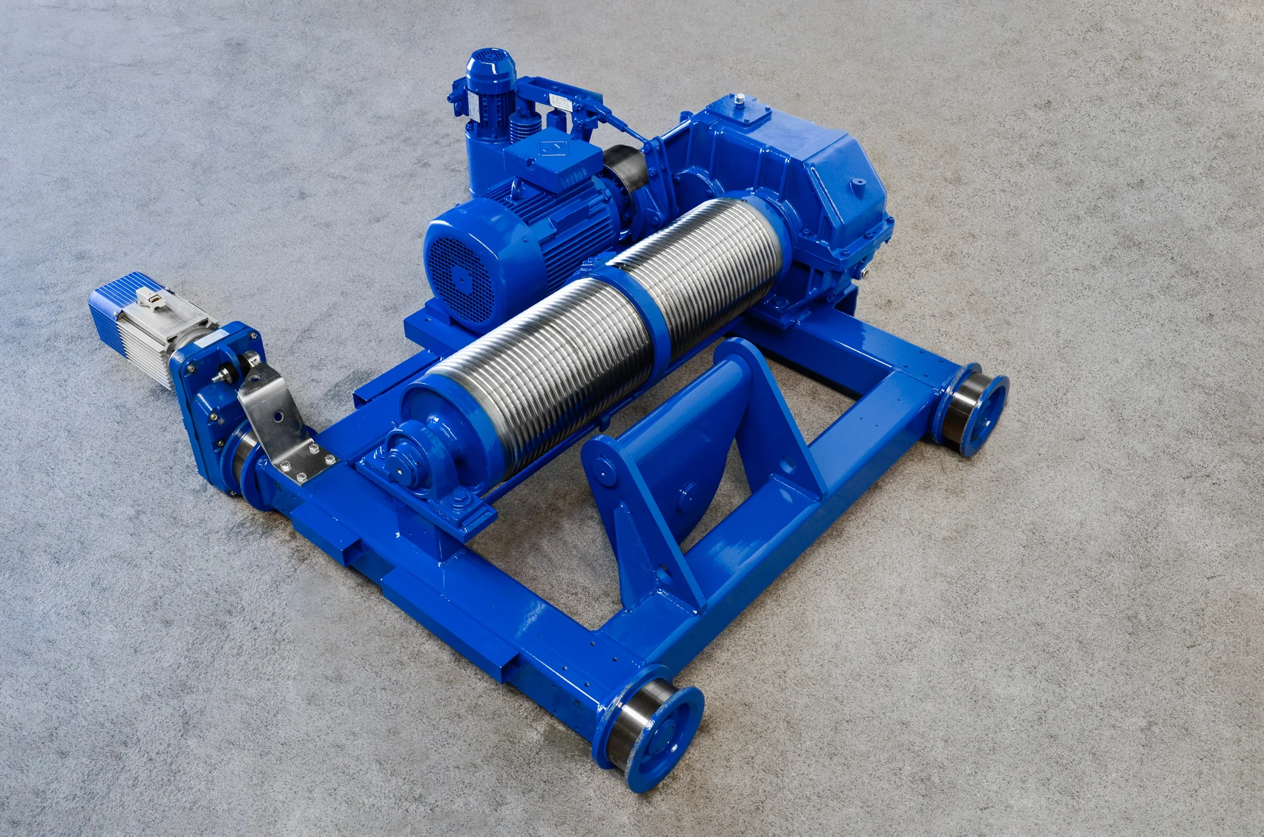 open-barrel-winch-10t-view3-omis